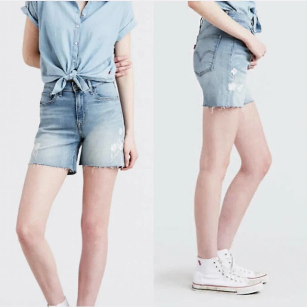 Levi's Mile High Blue Floral Embroidered Light Wash Denim‎ Shorts Size 28